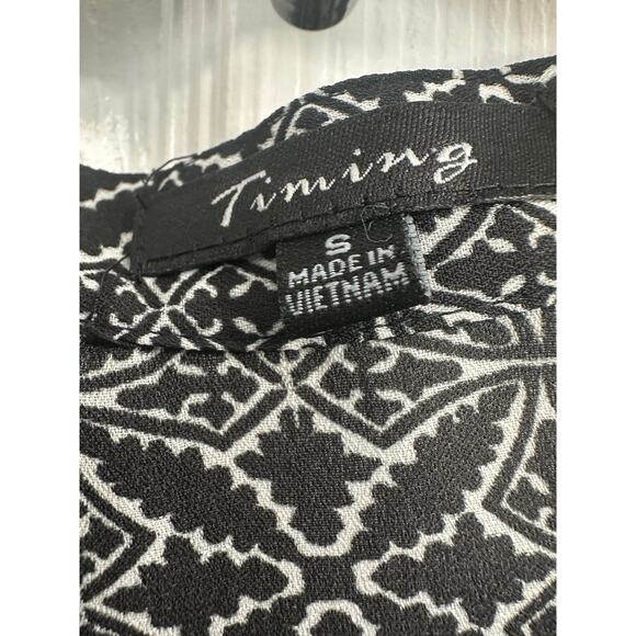 Timing Black Geometric Design Work Career Casual Blouse Top Women’s Size Small - Picture 7 of 10